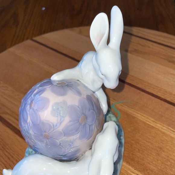 LLADRO Porcelain Easter Bunnies and Egg - Picture 7 of 8
